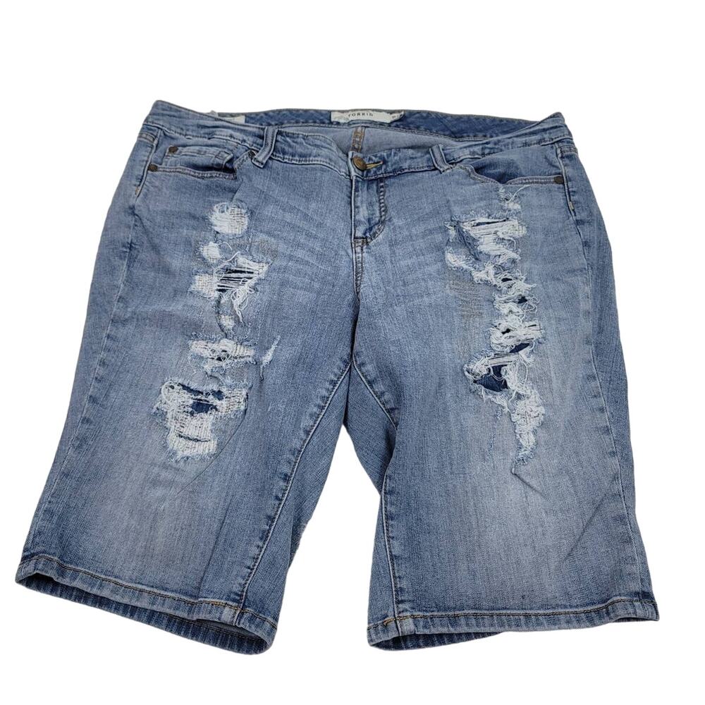 Torrid Boyfriend Light Wash Distressed Whiskering Denim Women's Shorts 18